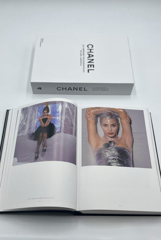 Chanel: Les Campagnes Photographiques de Karl Lagerfeld